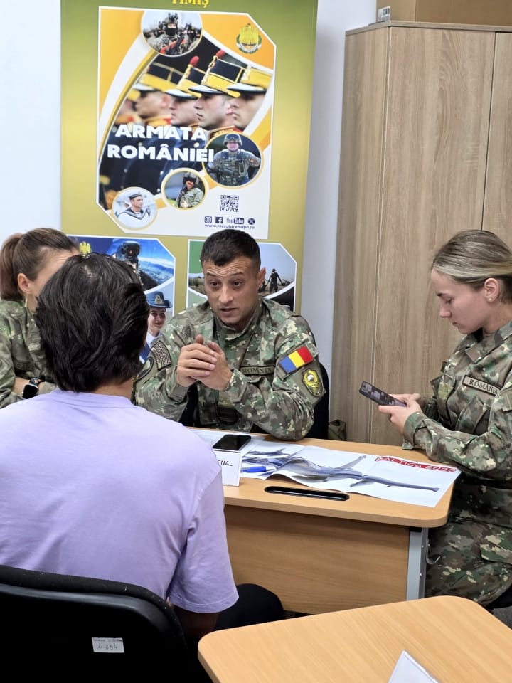 Timiș: 206 locuri de muncă la bursa absolvenților, cu Armata Română printre angajatori