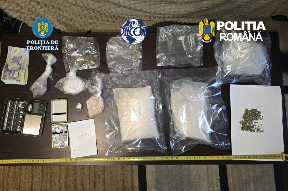 Timișoara: aproape două kilograme de cristal, găsite la percheziții. Doi bărbați, reținuți