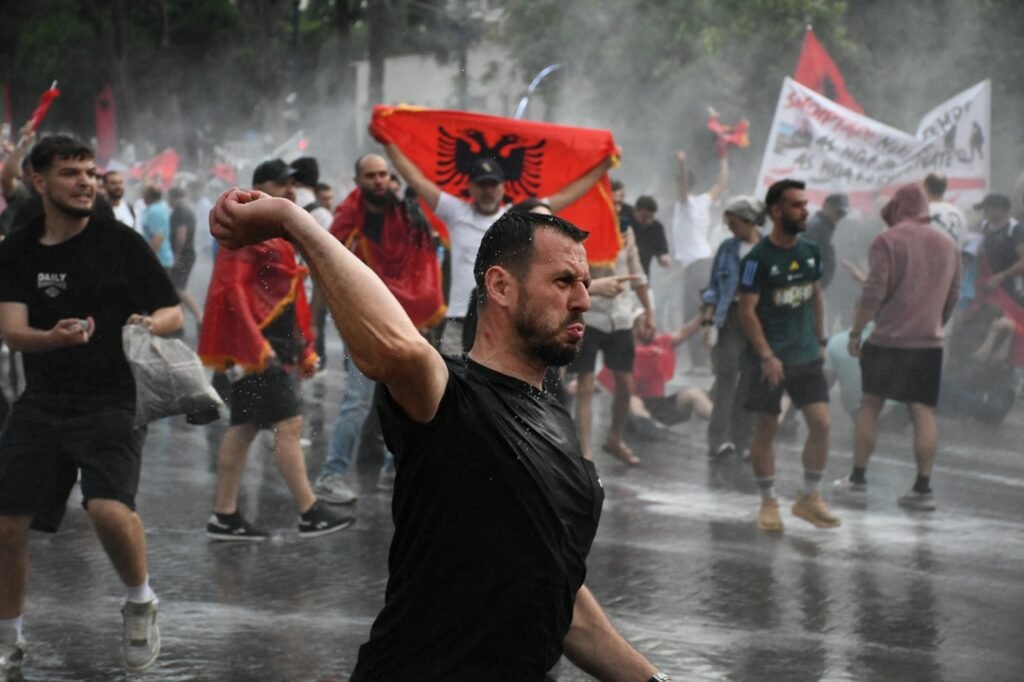 Tirana: ciocniri între poliție și studenți în timpul protestelor din Albania