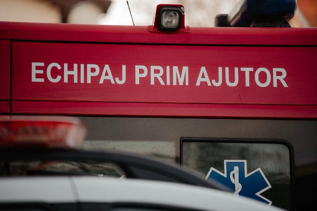 Toplița: grav accident rutier între un autotren și un autoturism, o persoană a fost descarcerată