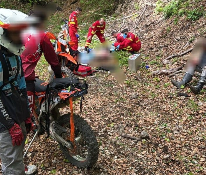 Tragedie în Bistrița: un adolescent de 19 ani, fiul viceprimarului din Prundu Bârgăului, a murit după ce a căzut cu moto