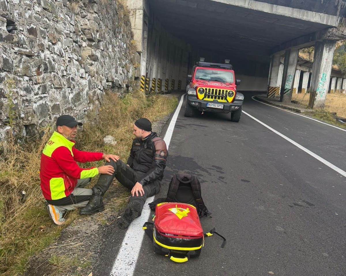 Transfăgărășan: motociclist accidentat, primit primul ajutor de la salvamontiștii din Argeș