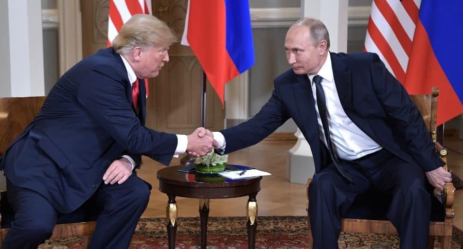 Trump cere Ucrainei un nou președinte și îl învinovățește pe Zelenski pentru prețurile carburanților din SUA