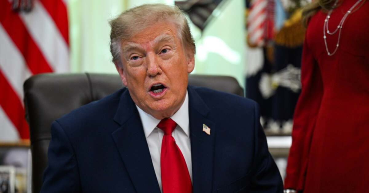 Trump promite că nu atacă Iranul până la alegerile de la jumătatea mandatului, dar blocada americană rămâne