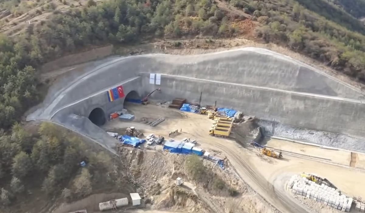 Tunelul Boița 1 de pe A1 a fost străpuns complet, dar lucrările sunt limitate de lipsa autorizațiilor