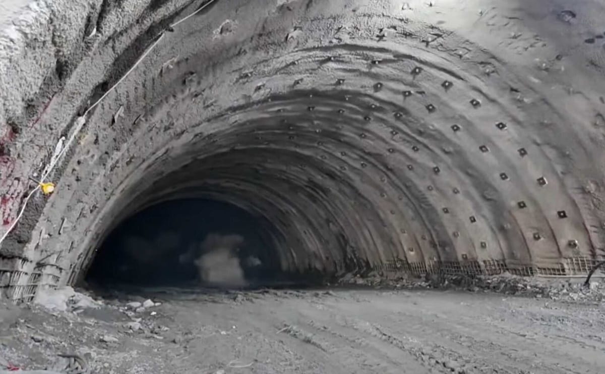 Tunelul Boița 1 de pe Autostrada Sibiu-Pitești este realizat în proporție de aproape 45%