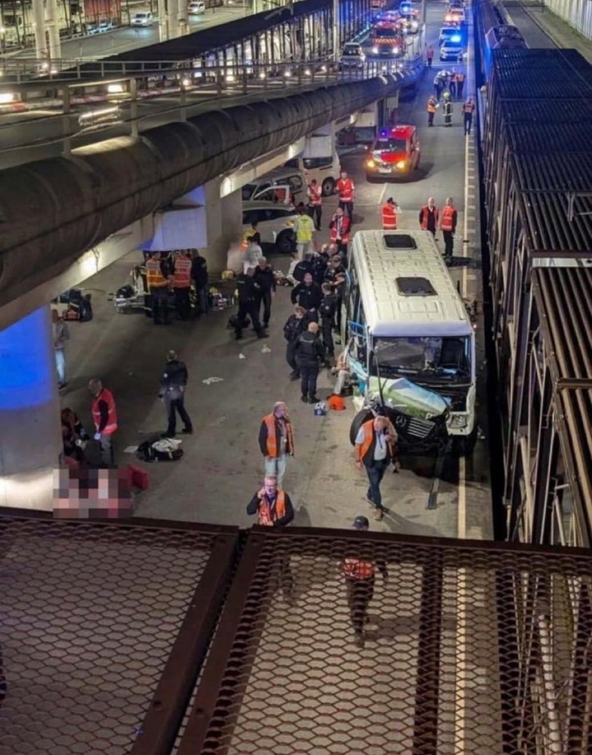 Tunelul Canalului Mânecii: un autobuz s-a ciocnit cu un tren, 19 persoane au fost rănite