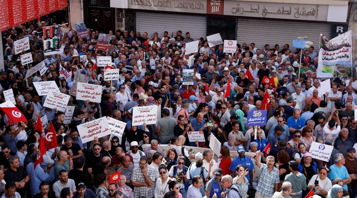 Tunisia: mii de oameni au protestat împotriva președintelui Kais Saied, cel mai mare protest din ultimii ani