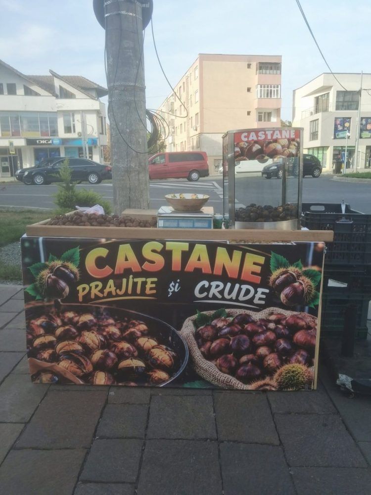 Turda: Castanele coapte revin în tarabele din stradă, ca în copilărie