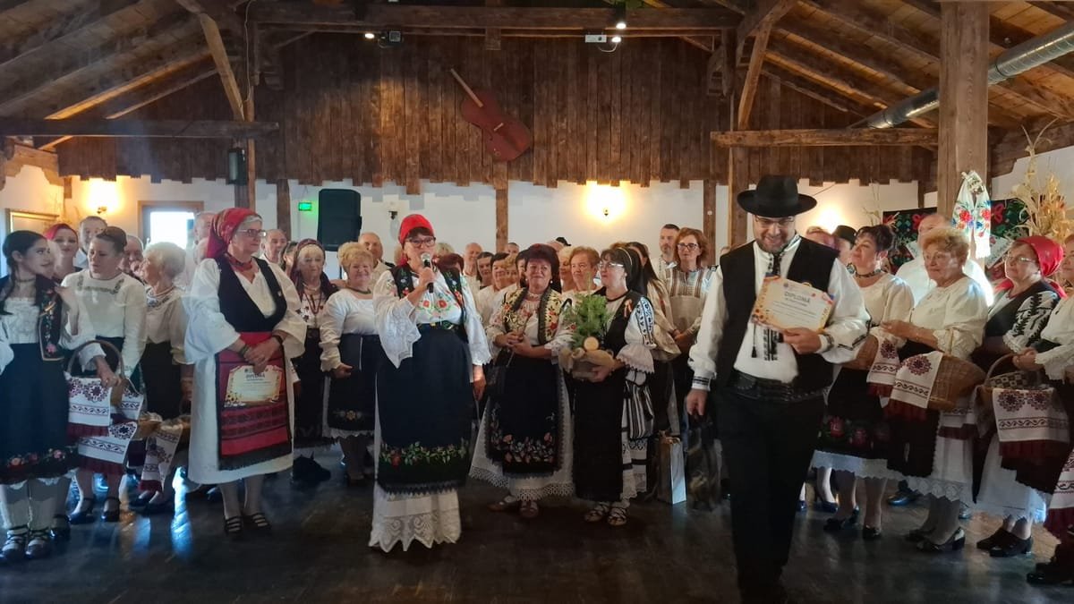 Turda, la Festivalul Seniorilor: Jocul la șură a emoționat sala în a doua zi (VIDEO, FOTO)