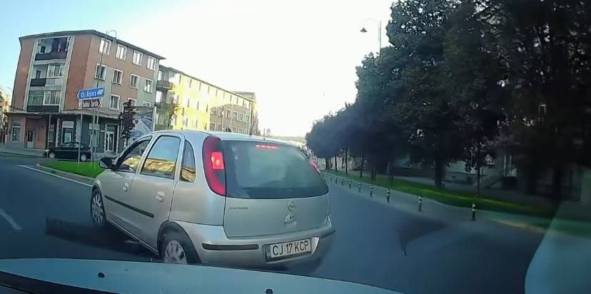 Turda: maneură periculoasă în giratoriu din Piața Romană crează tensiuni