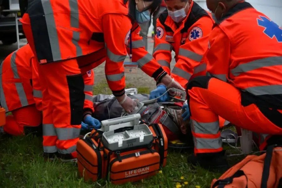 Turda Nouă: un bărbat s-a prăbușit pe stradă, a intrat în stop cardio-respirator și a fost dus la spital