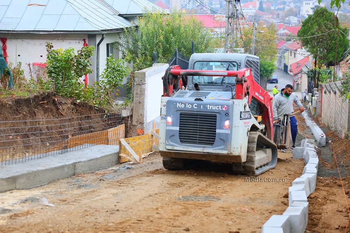 Turda: primul strat de asfalt pe strada Panait Cerna, lucrări de modernizare pe alte trei străzi