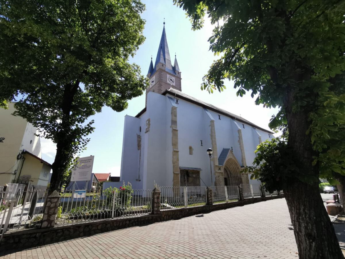 Turda: somație de executare pentru impozitul de 338.672 de lei pe o sală de sport dată gratuit școlii