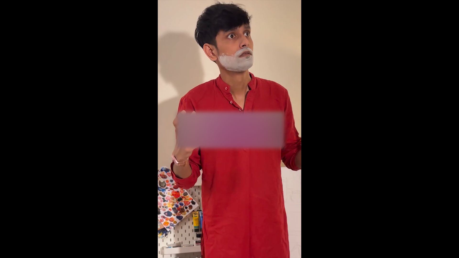 Un artist indian duce cântecul despre alegătorii șterși la protestul Cockroach