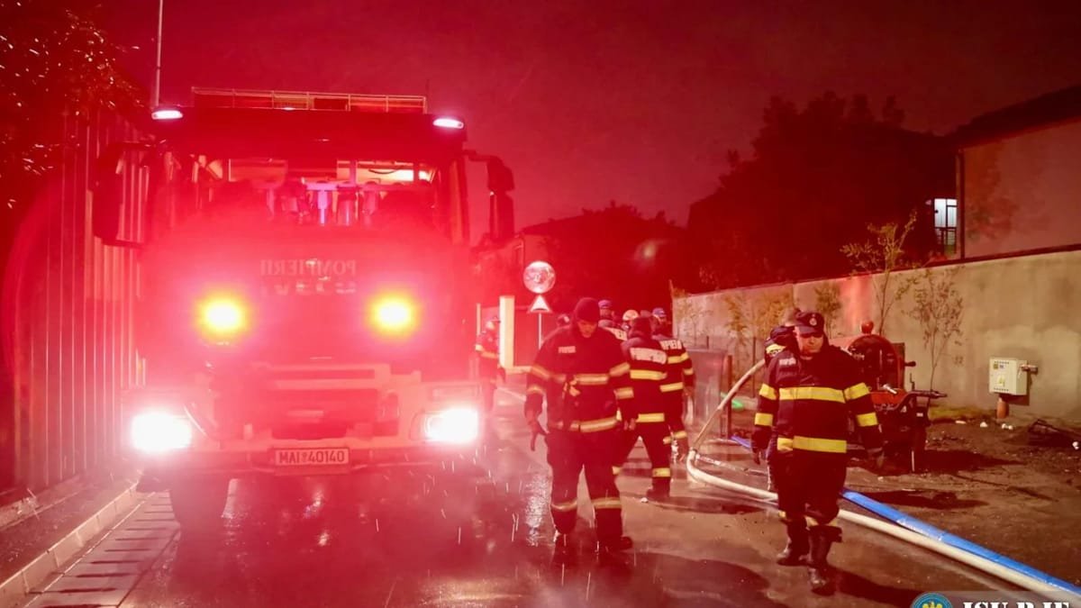 Un incendiu a distrus o magazie și bunuri în Fiziș, comuna Finiș, inclusiv un ATV