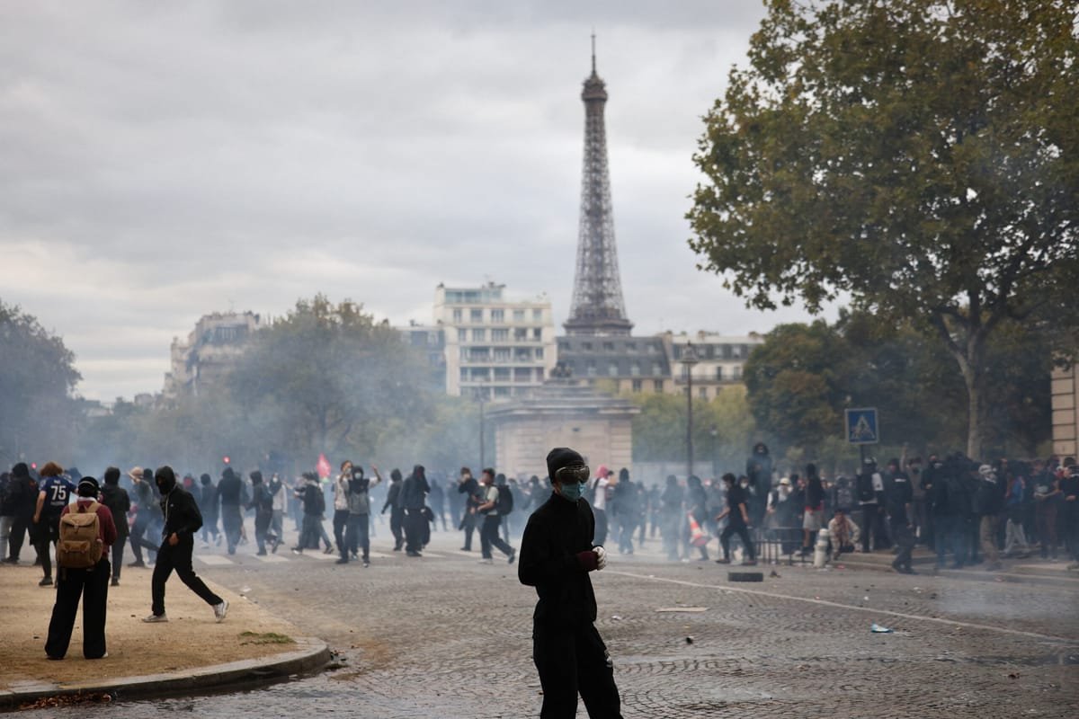 Un manifestant a murit la protestele din Paris, dar decesul nu ar fi legat de violențe
