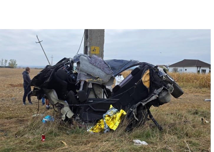 Un șofer de 25 de ani a murit după ce a pierdut controlul volanului într-o curbă