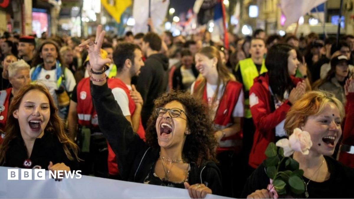 Un val de proteste studențești provoacă 12 ani de guvernare a lui Vučić în Serbia