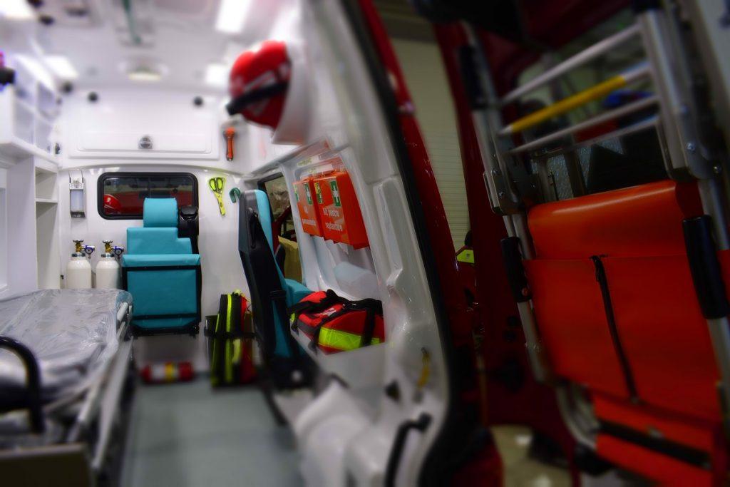 Uriu, pe DN 17: cinci persoane evaluate medical, una transportată la Beclean după impactul dintre două mașini