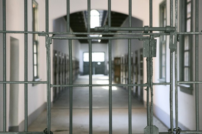 Urmărit național prins în Gara Bistrița-Nord, cu o pedeapsă de 2 ani și 4 luni de închisoare pentru tâlhărie