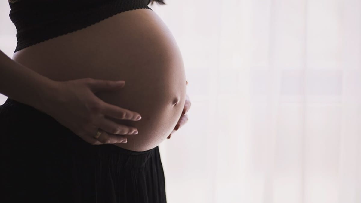 USR propune ca femeile însărcinate să aibă dreptul la un însoțitor ales de ele în timpul nașterii