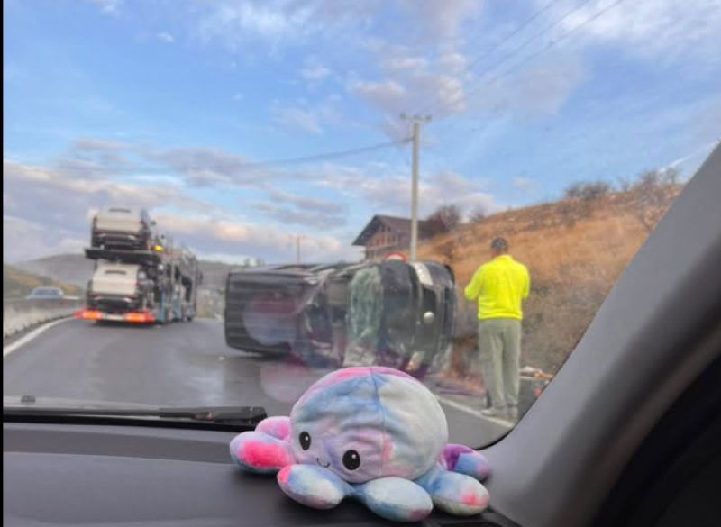 Vâlcele, pe DN1: două accidente pe urcarea spre Feleacu, din cauza drumului umed, fără victime