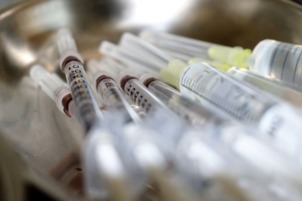 Vaccinul BCG revine în maternități: 100.000 de doze, distribuite către DSP între 8 și 13 octombrie