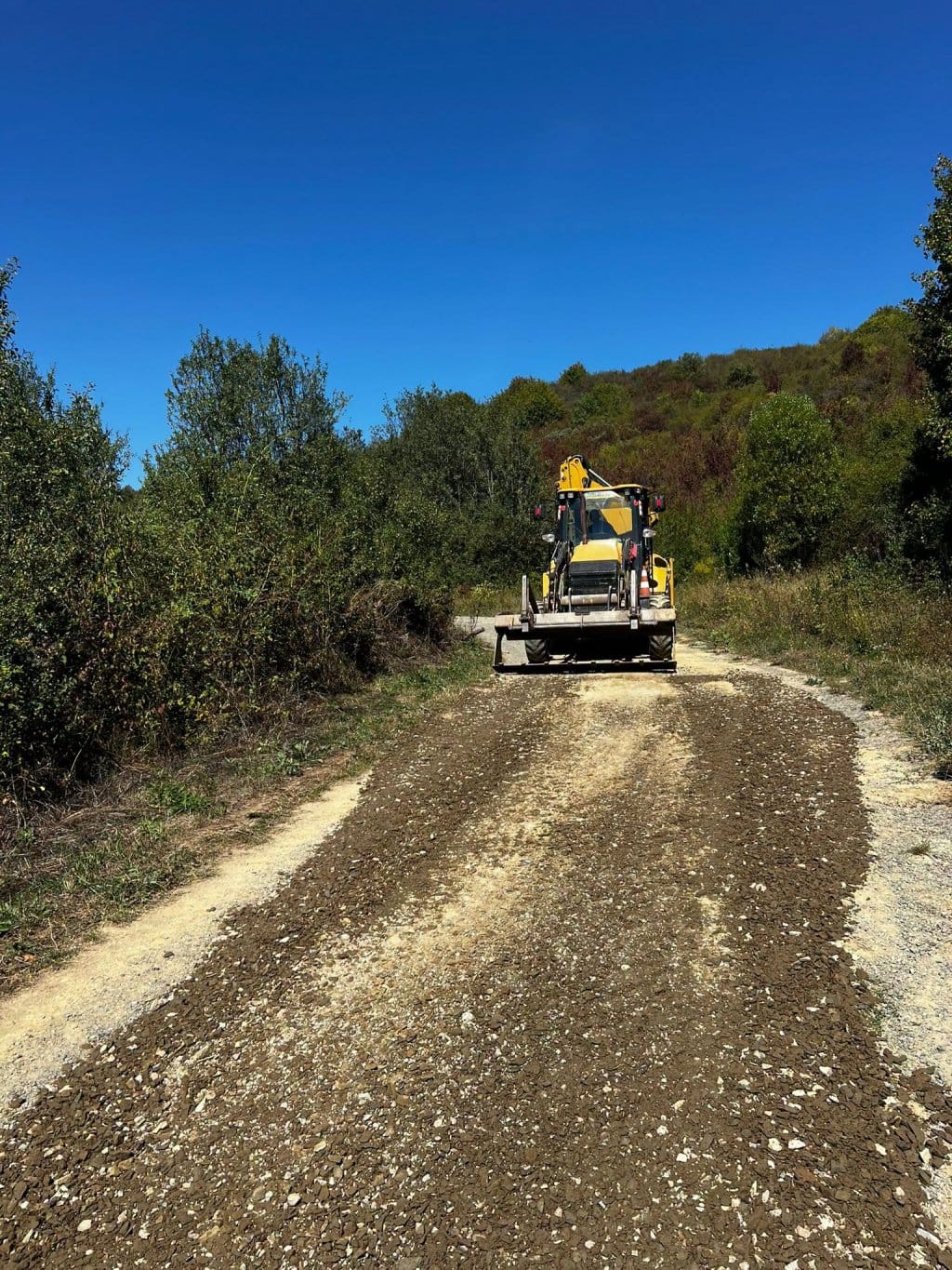 Vad: străzi și șanțuri reparate, curte școlii împrejmuită după ploile torențiale