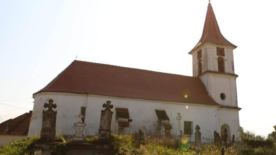 Viștea: pictura bisericii din 1819, salvată cu bani europeni, Primăria caută constructor pentru restaurare