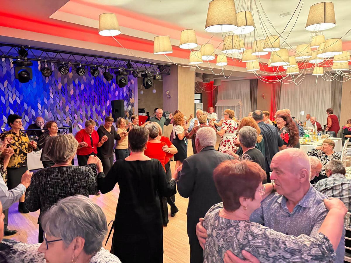 Victoria: Balul Seniorilor are loc pe 3 noiembrie, cu înscrieri de la 20 octombrie