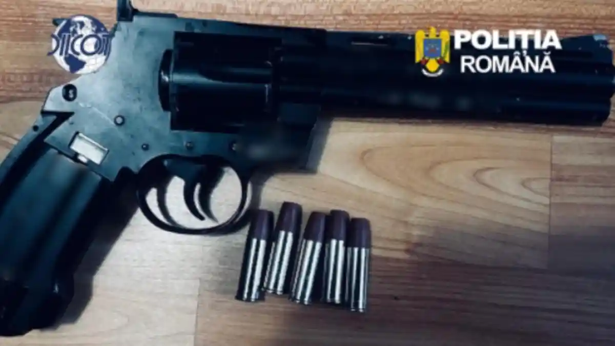 Video: Alba, percheziții într-un dosar de propagandă teroristă; trei minori de 16 și 17 ani, cercetați
