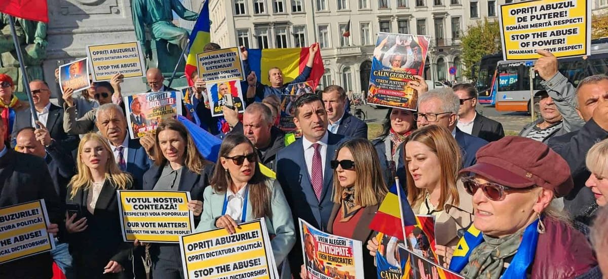 VIDEO. Bruxelles: protest organizat de AUR, peste 100 de oameni cer eliberarea lui Călin Georgescu