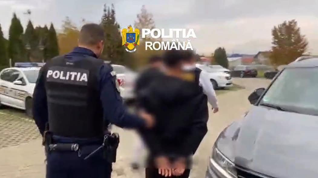 VIDEO. Câmpia Turzii: un tânăr de 17 ani, lovit cu pumnul în cap în fața unui local, a căzut inconștient