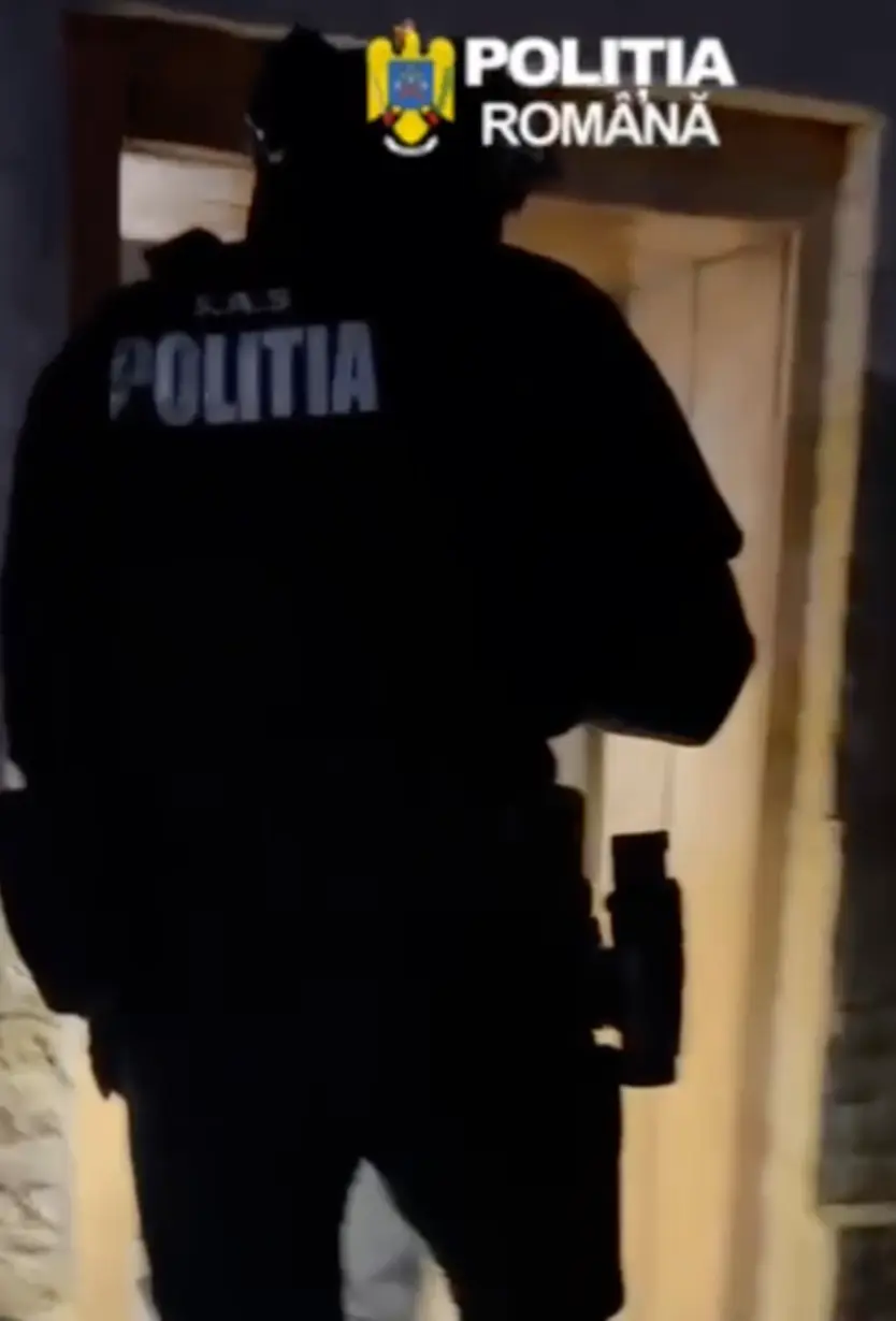 VIDEO Cornățel: percheziții în cazul camerelor video ascunse dintr-o unitate de cazare de pe Valea Avrigului