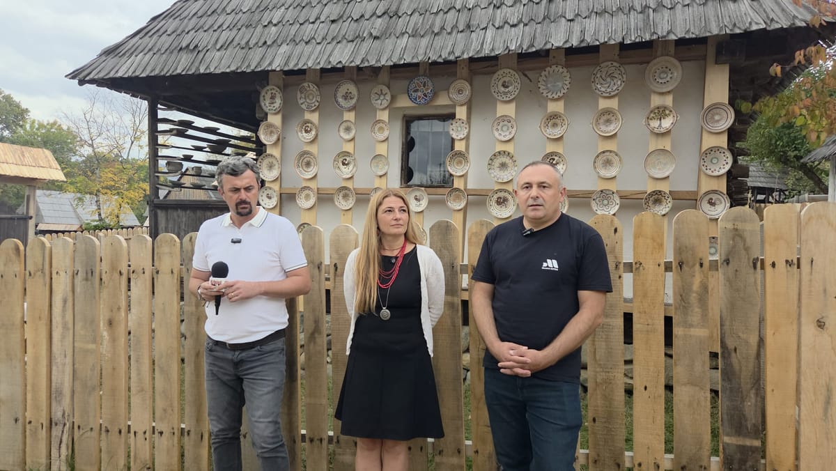 VIDEO Dumbrava Sibiului: trei gospodării de olari mutate, cu ciorbă de porc și varză călită
