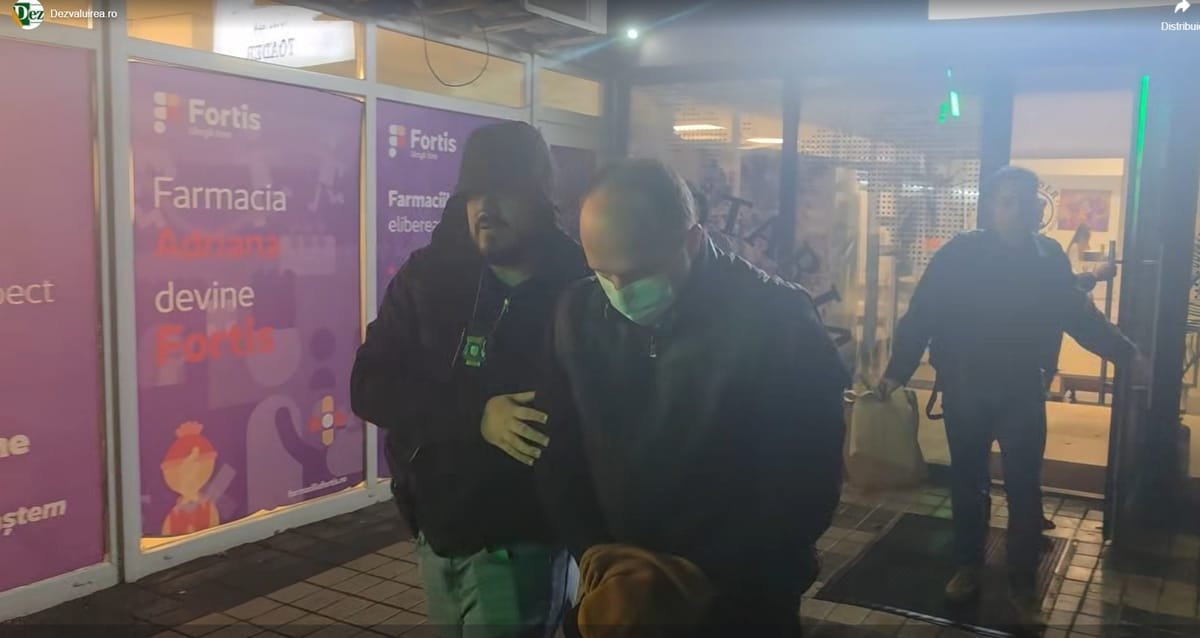 VIDEO Iași: Alexandru Toader, scos din arest pentru percheziții la cabinetul notarial și la universitate