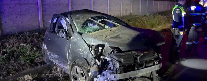 VIDEO. Moniom, pe DN 58B: doi răniți într-un accident rutier, după ce o mașină a ieșit de pe carosabil