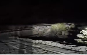 VIDEO: Ninsoare și vizibilitate redusă pe Transfăgărășan, la peste 1.600 de metri altitudine