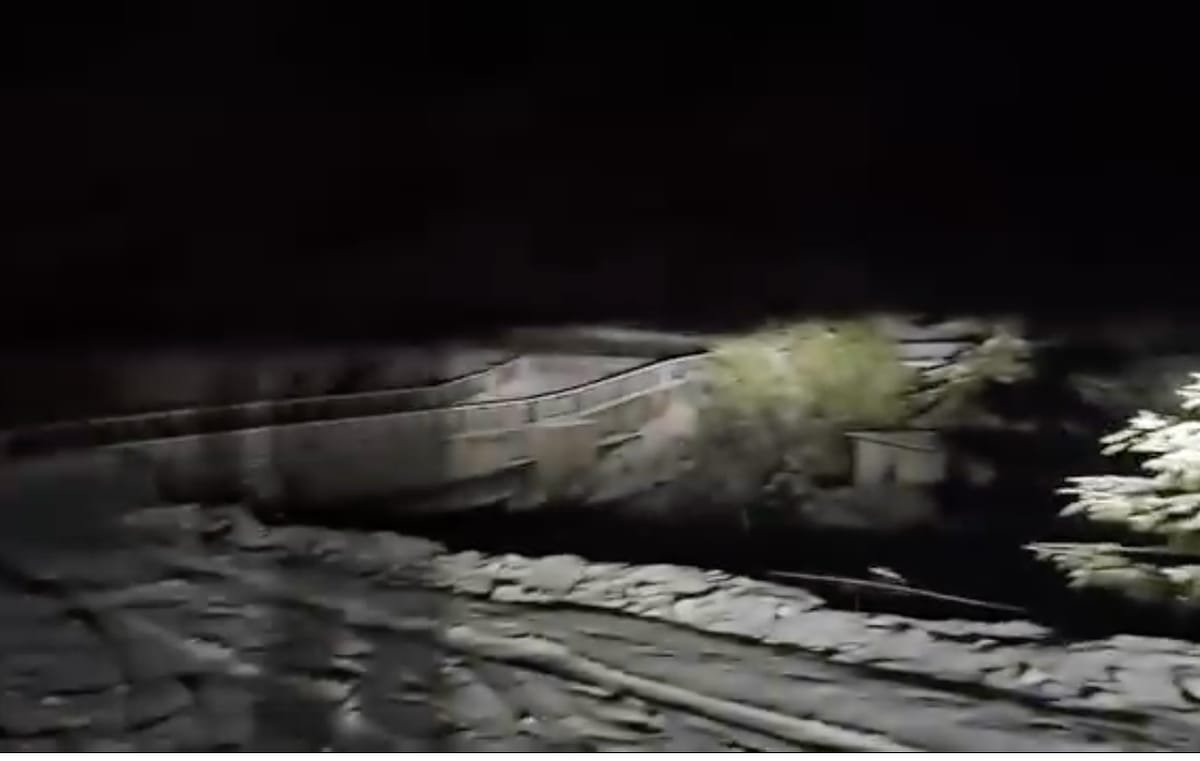 VIDEO: Ninsoare și vizibilitate redusă pe Transfăgărășan, la peste 1.600 de metri altitudine