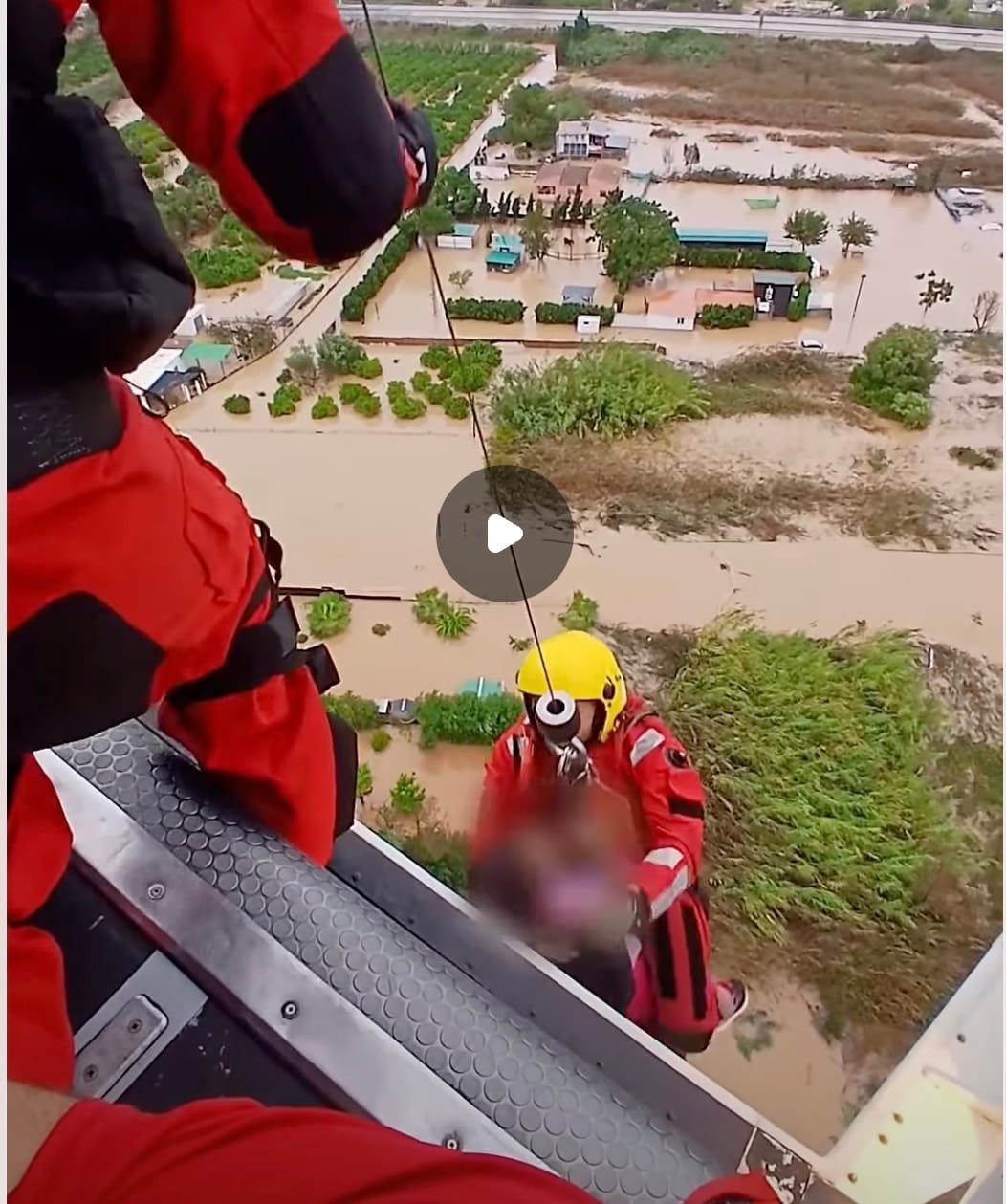 VIDEO Ploile au făcut ravagii în Spania, oameni salvați cu elicopterele de pe acoperișuri