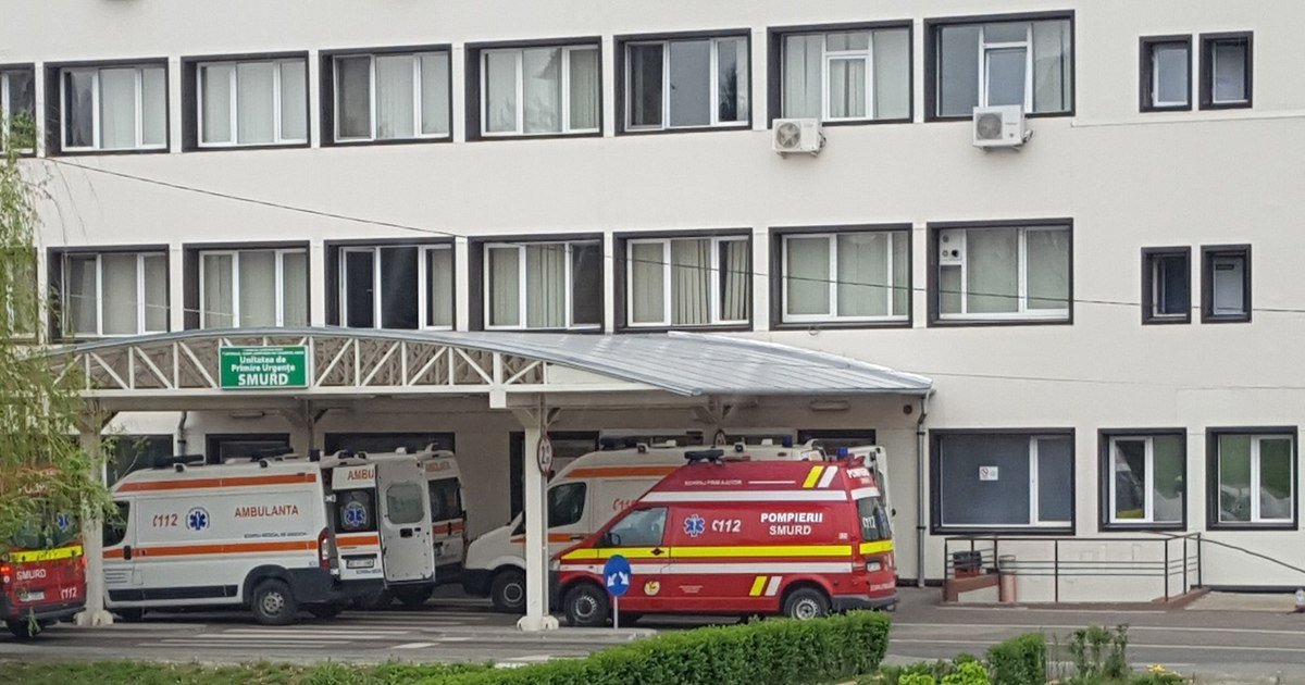 Vladimirescu: bărbat de 30 de ani, în stare gravă după ce a căzut de pe o schelă de 4 metri