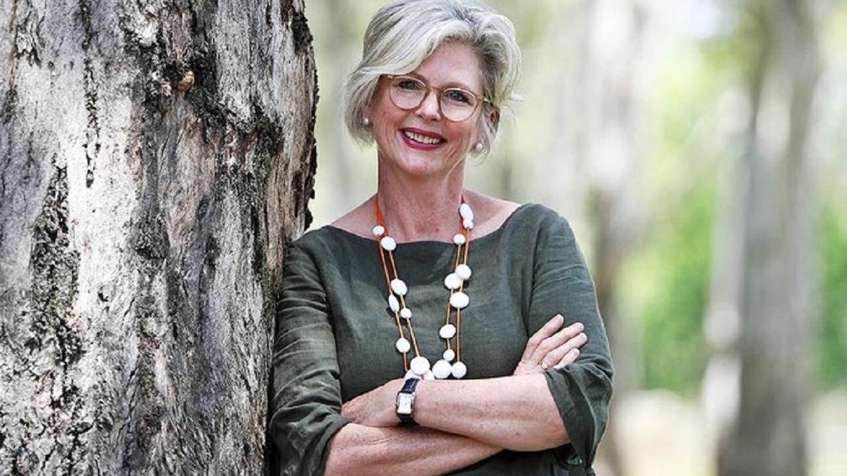 Wangaratta: frizer erou după ce a dezarmat presupusul atacator al parlamentarei Helen Haines, rănită grav