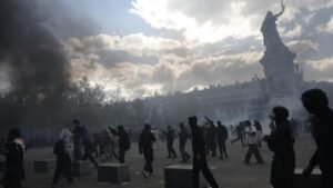 Zeci de arestări la Paris și în alte orașe din Franța, după proteste împotriva costului ridicat al vieții